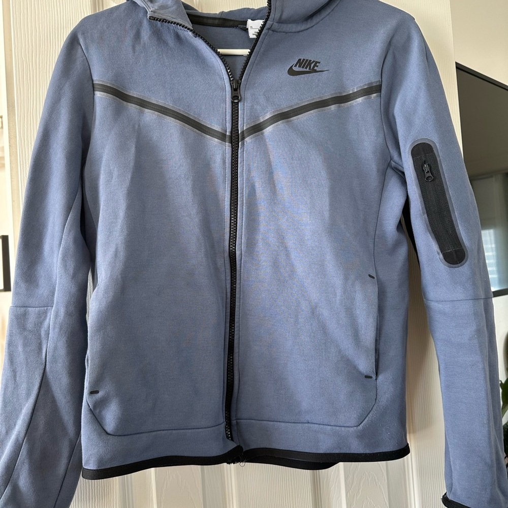 Nike Tech; XL boys